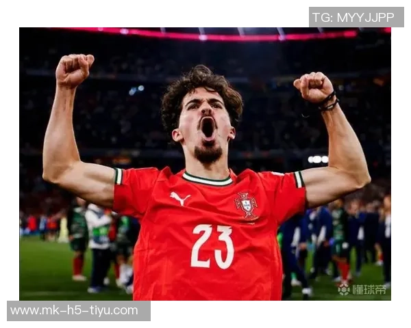 真核维蒂尼亚在欧冠单场创下135触球和126传球的双纪录