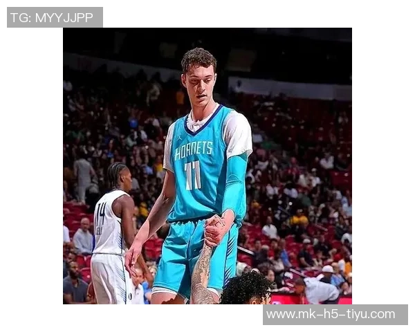 黄蜂主帅称赞卡尔克布伦纳的球商与潜力早已预见其影响力 黄蜂主帅称赞卡尔克布伦纳的球商与潜力早已预见其影响力